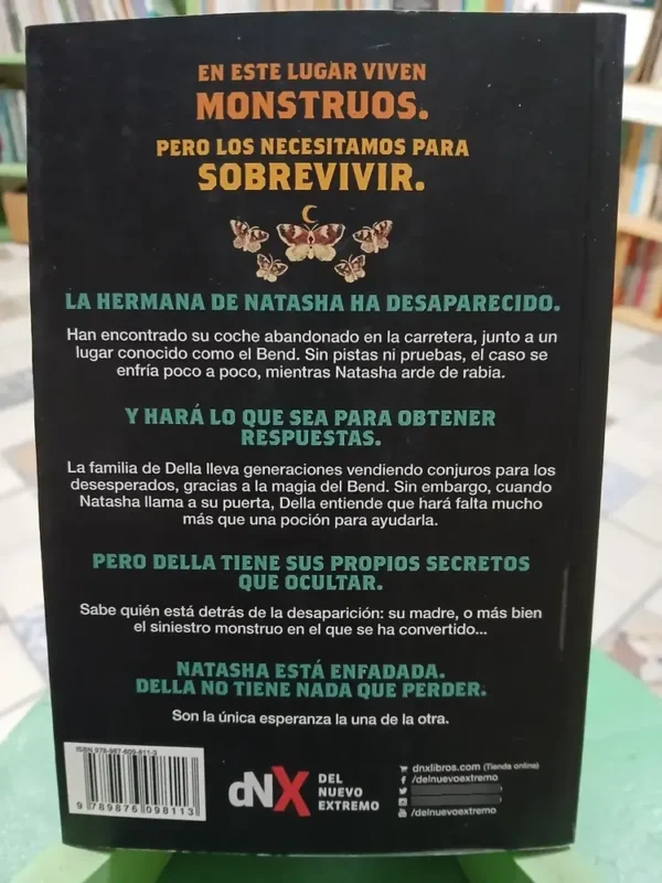 El Río Tiene Dientes - Erica Waters
