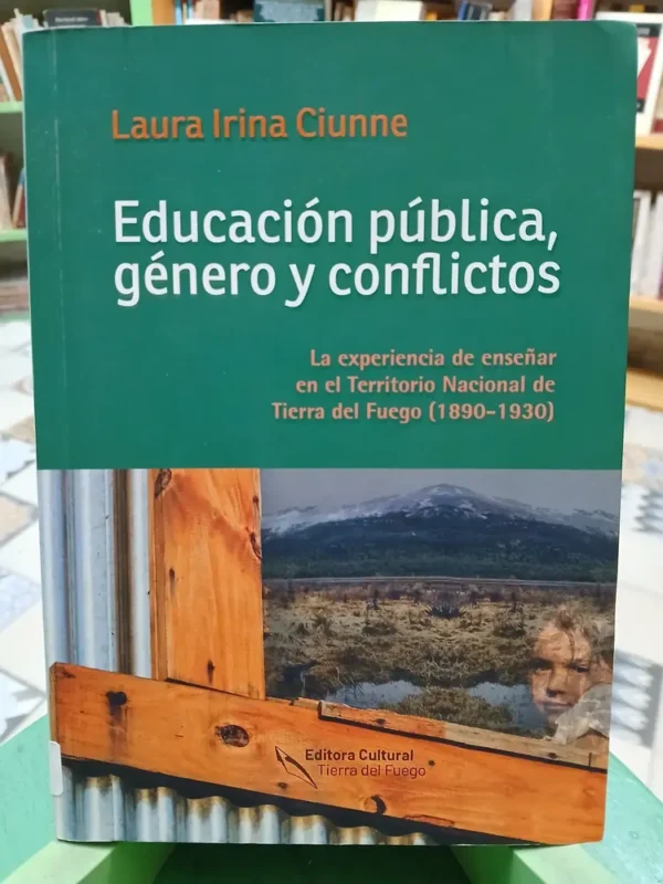 Educación Pública Género Y Conflictos - Laura Irina Ciunne