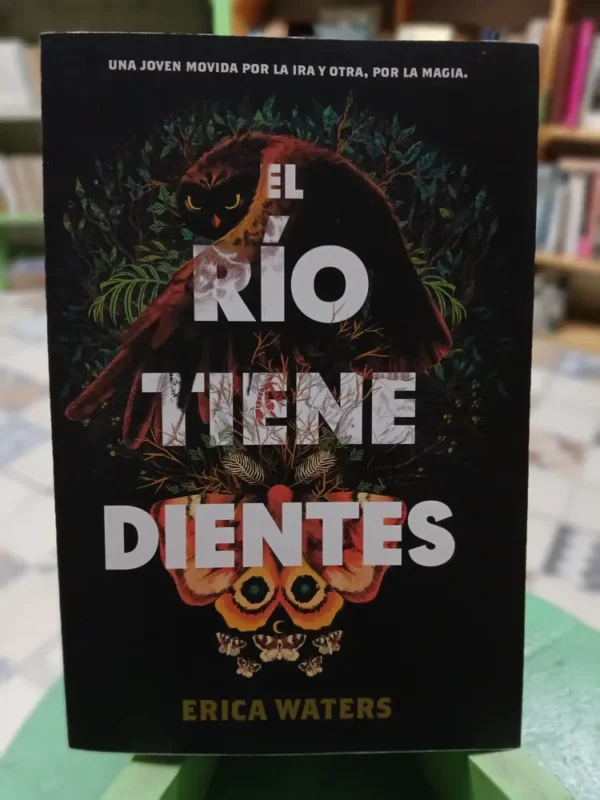 El Río Tiene Dientes - Erica Waters